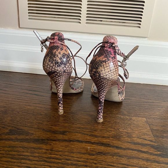 Guess strap heels size 8M - Picture 3 of 3